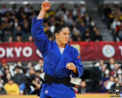 <strong>マイラ・アギアール(ブラジル)<br>
AGUIAR Mayra</strong><br>
階級:78kg級 WR:12位<br>
32歳 1991/8/3<br>
組み手:左組み<br>
<br>
得意技:左内股、左体落、左小外刈<br>
使用技:左小内刈、左出足払、支釣込足(釣り手側)、右小内刈、右小外掛、右一本背負投、巴投、隅落<br>
<i class="fas fa-external-link-alt"></i> <u>続きを読む</u> マイラ・アギアール(ブラジル) AGUIAR Mayra